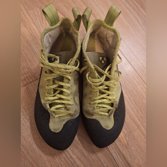 Climbing shoes: Butora Altura, size 39 (6.5M/7.5W) - Picture 2 of 3